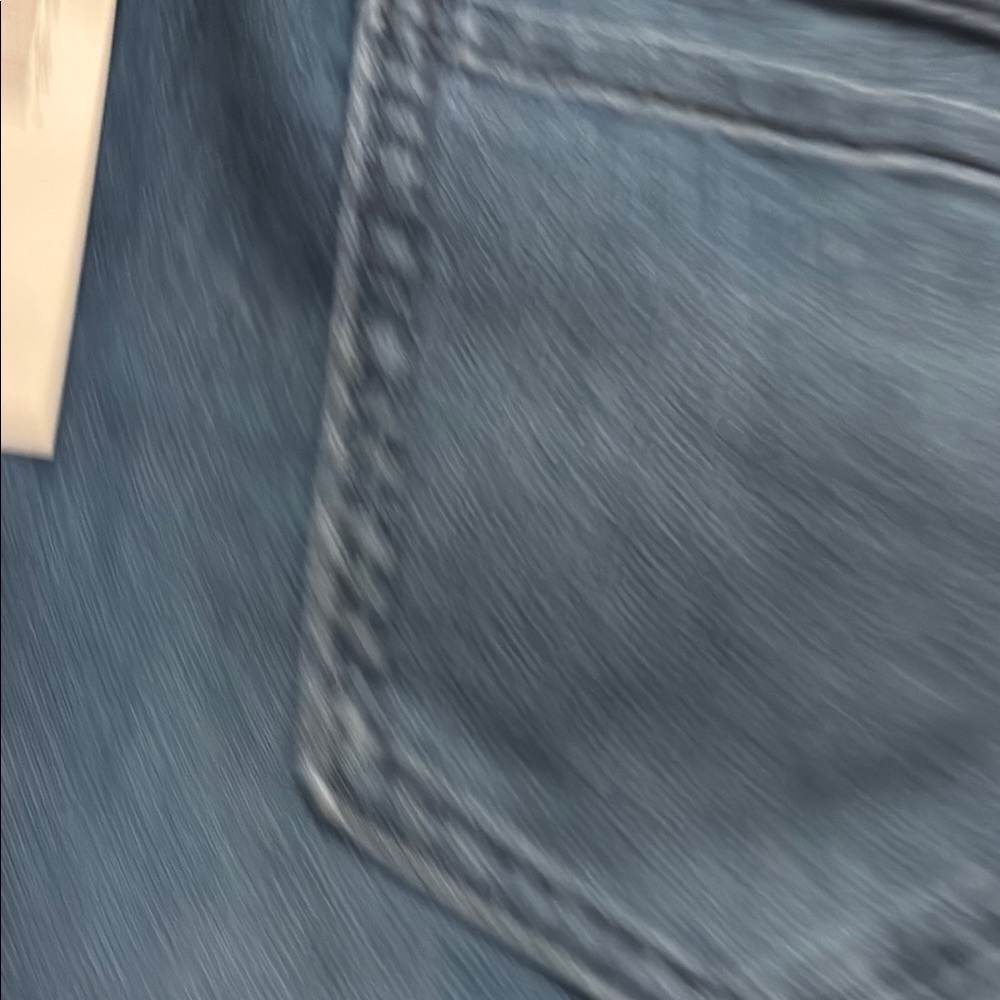 Old Navy Women’s Blue Jeans - new with tags - Picture 3 of 3